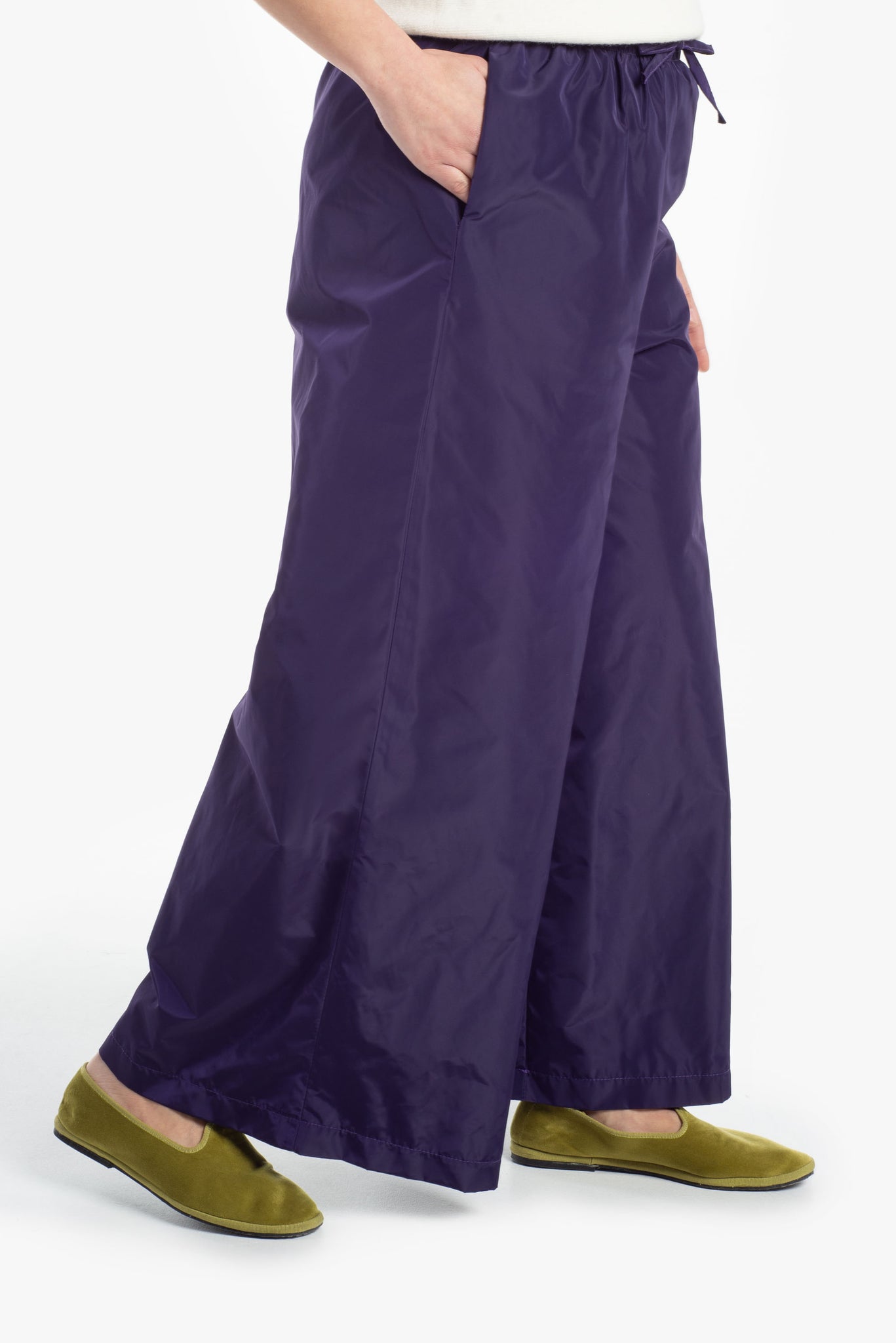 Baggy trousers with elastication and drawstring at the waist