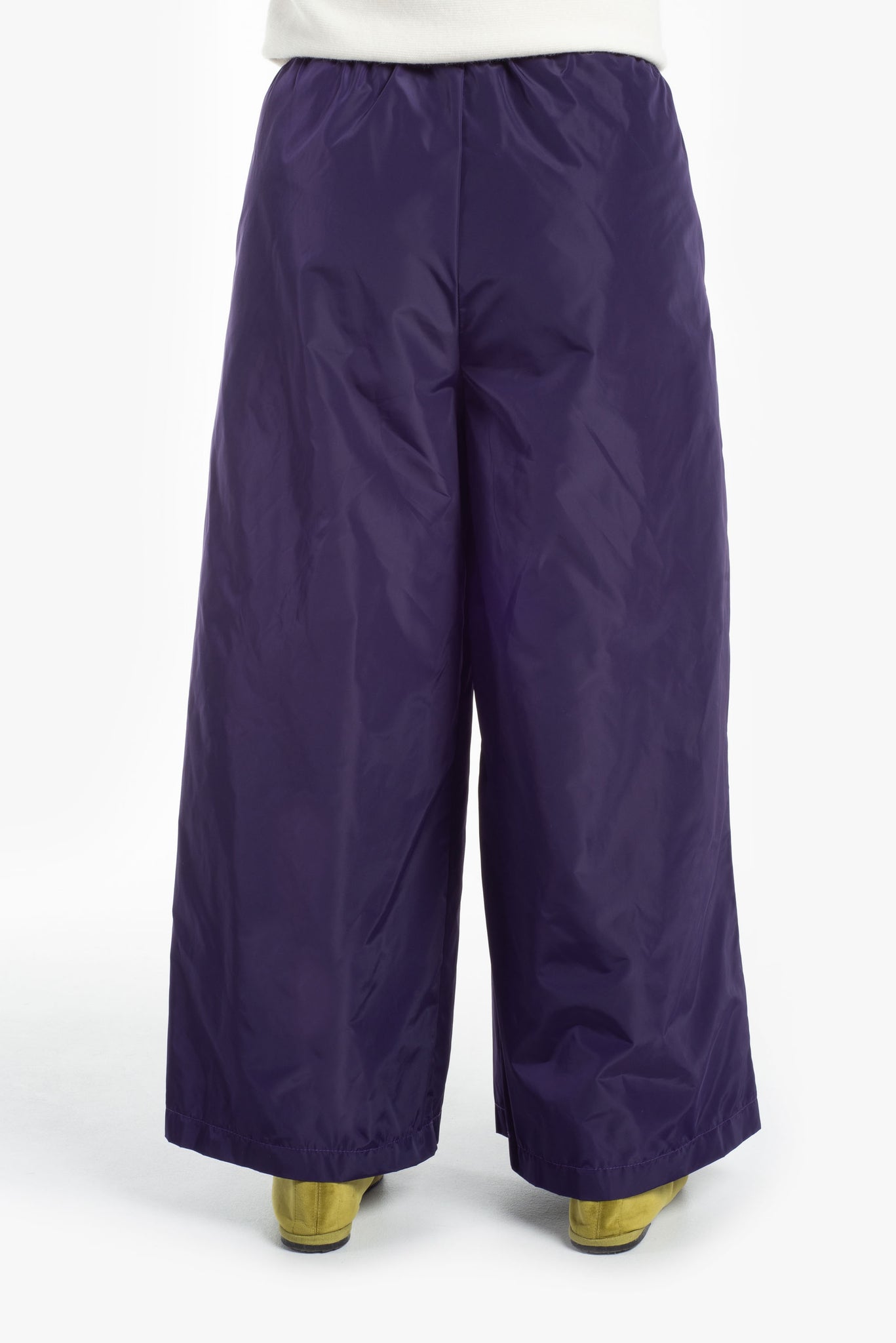 Baggy trousers with elastication and drawstring at the waist