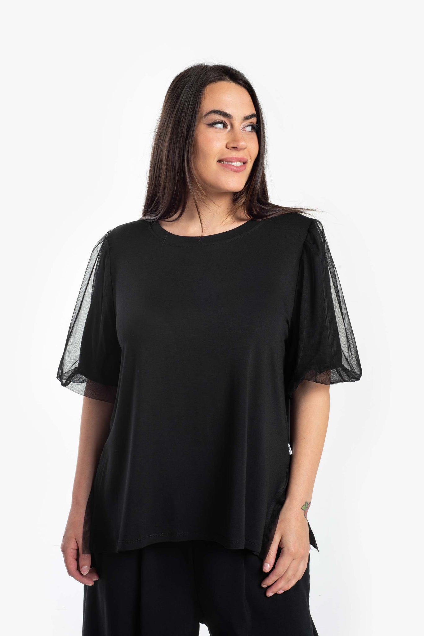 Sleeve T-shirt with tulle