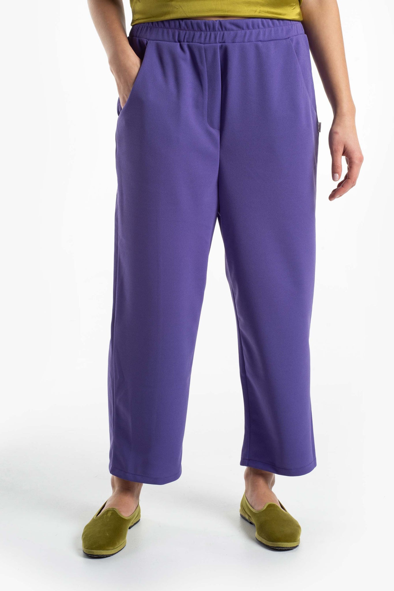 Trousers in stretch technical fabric
