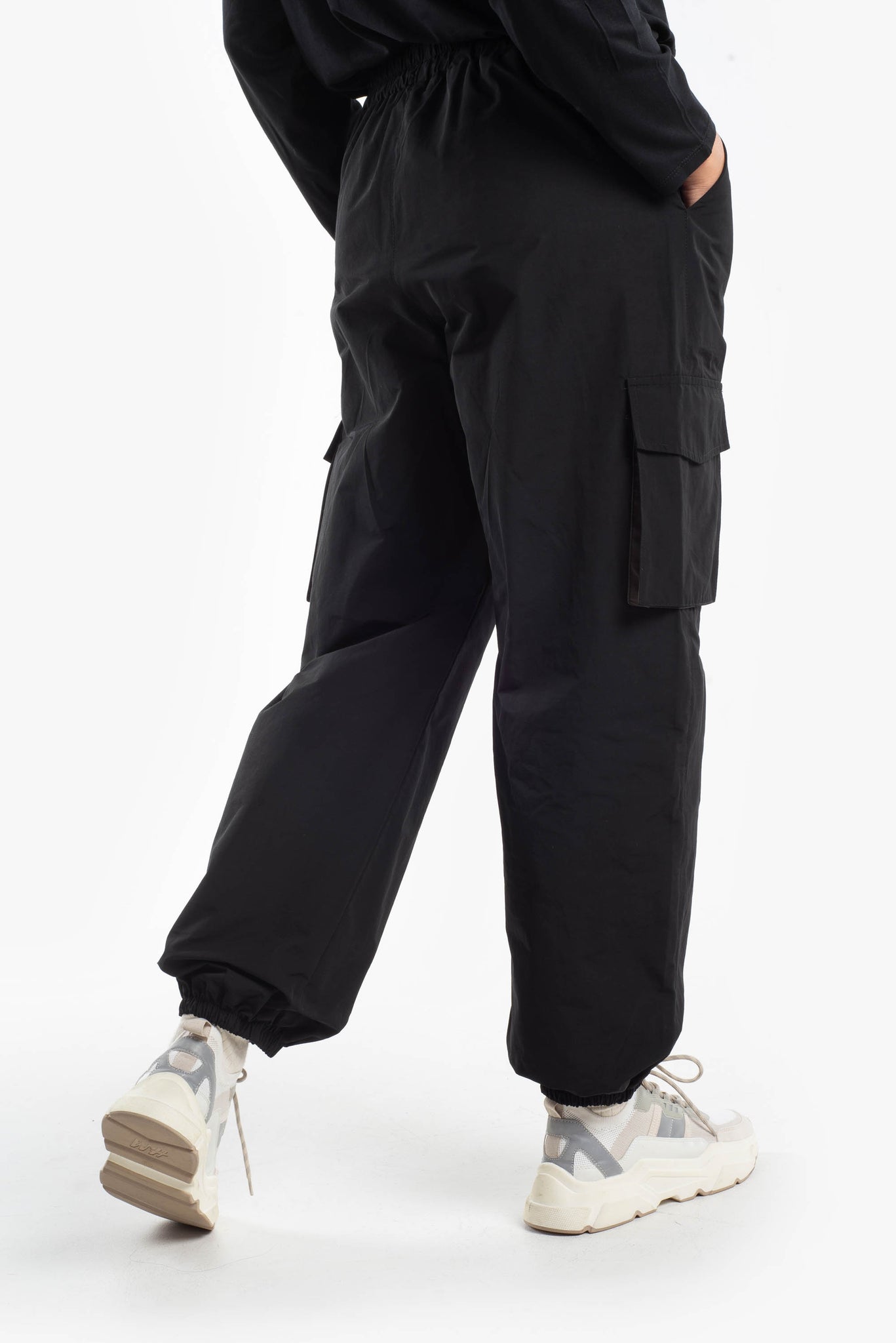 Nacre effect memory cargo trousers