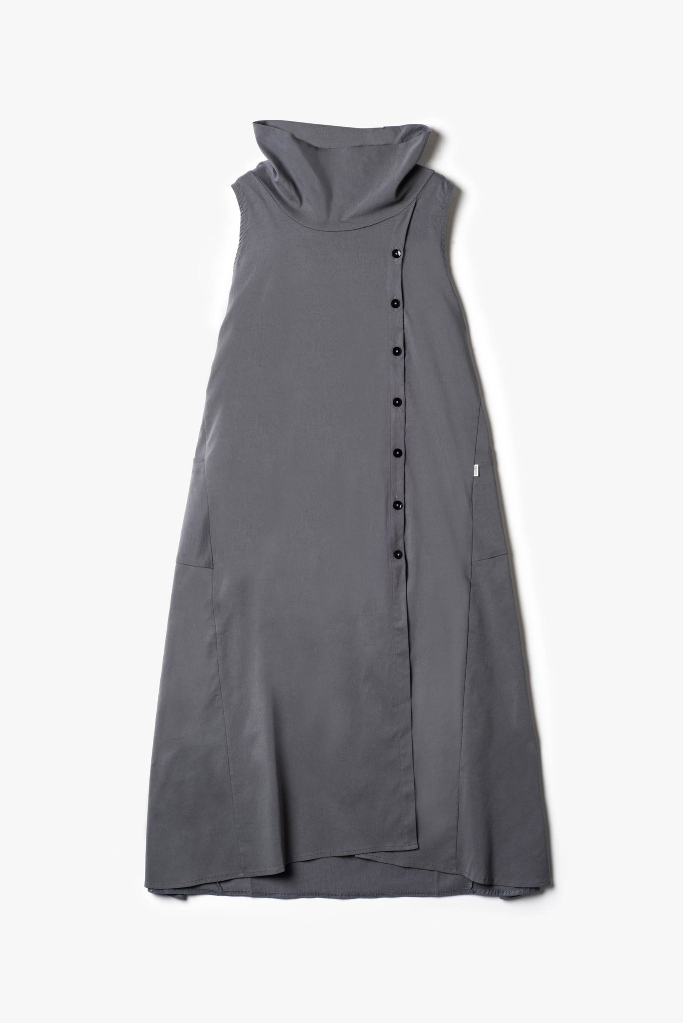 Sleeveless dress with buttons