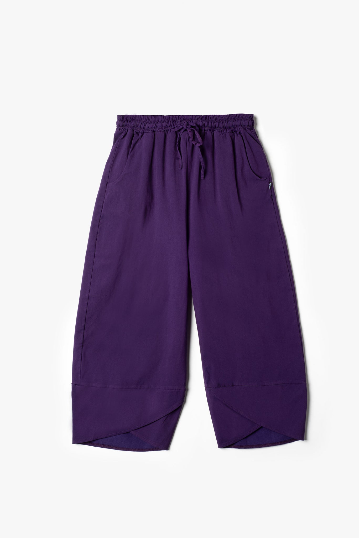 Baggy trousers with petal hem